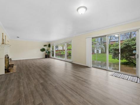 410 Flossmoor Avenue Waukegan IL 60085