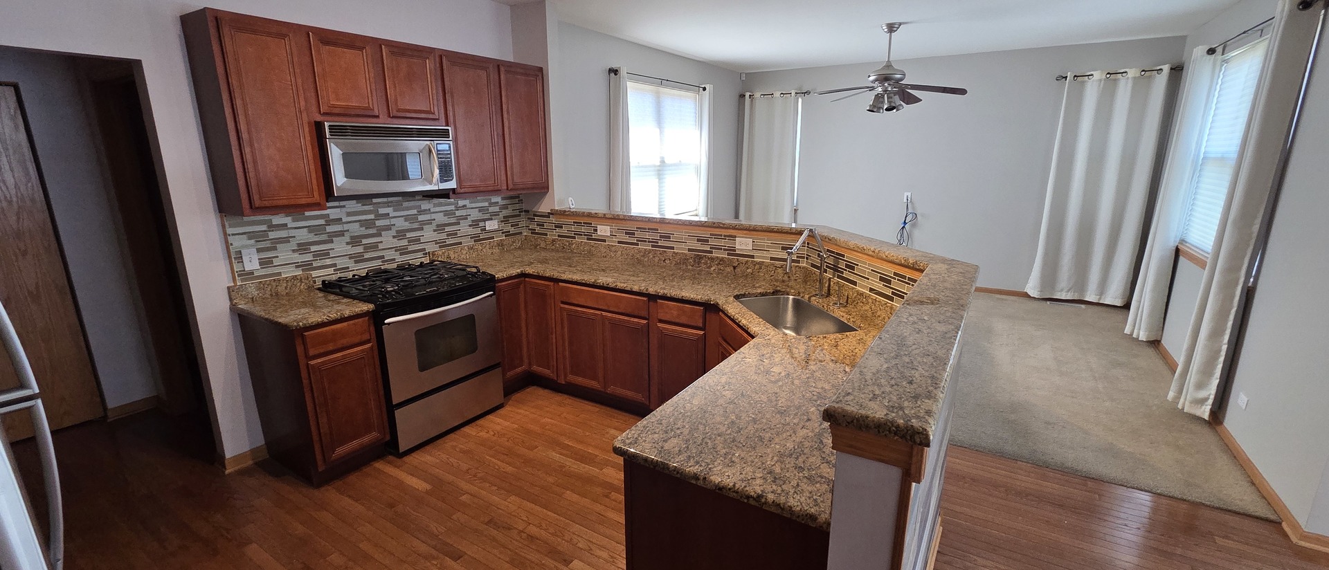 697 Periwinkle Lane Aurora IL 60504