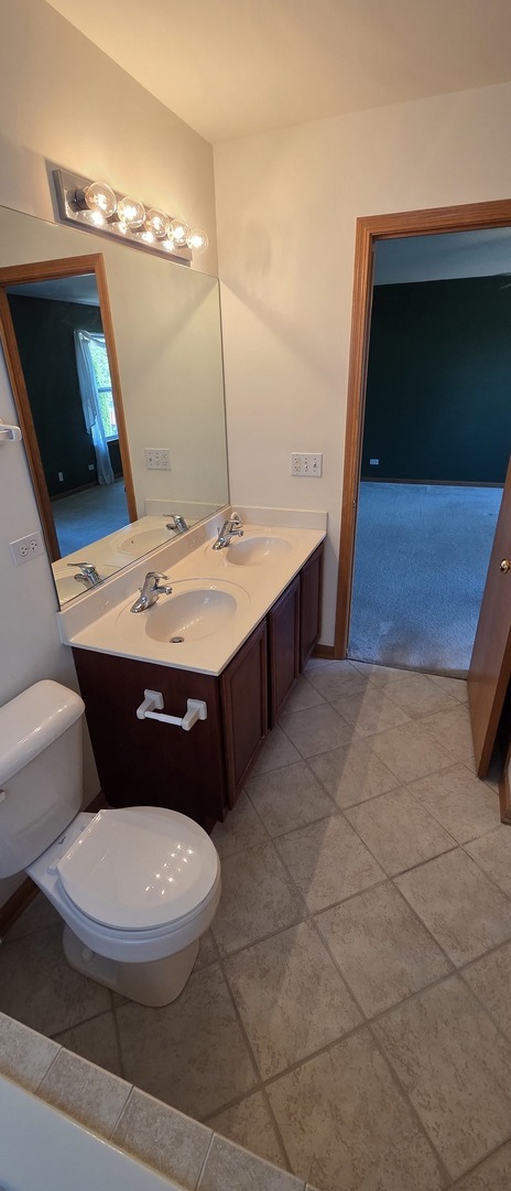 697 Periwinkle Lane Aurora IL 60504
