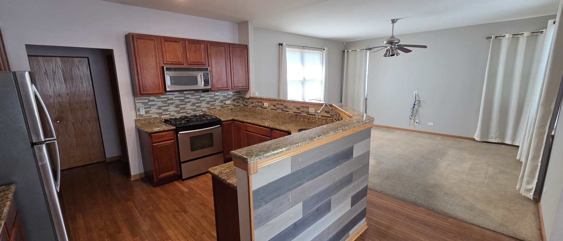 697 Periwinkle Lane Aurora IL 60504