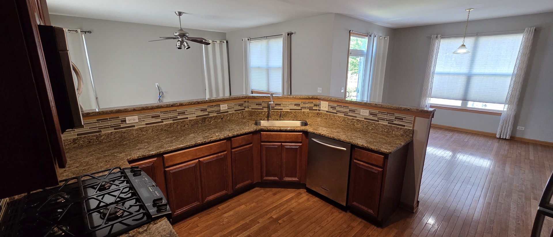 697 Periwinkle Lane Aurora IL 60504
