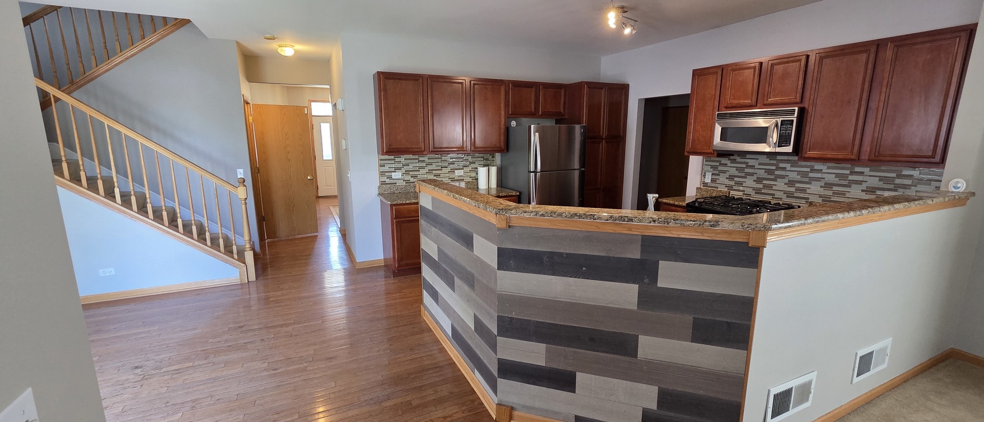 697 Periwinkle Lane Aurora IL 60504