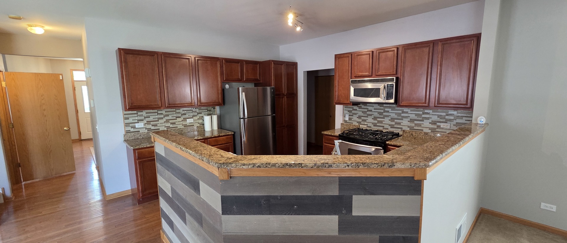 697 Periwinkle Lane Aurora IL 60504