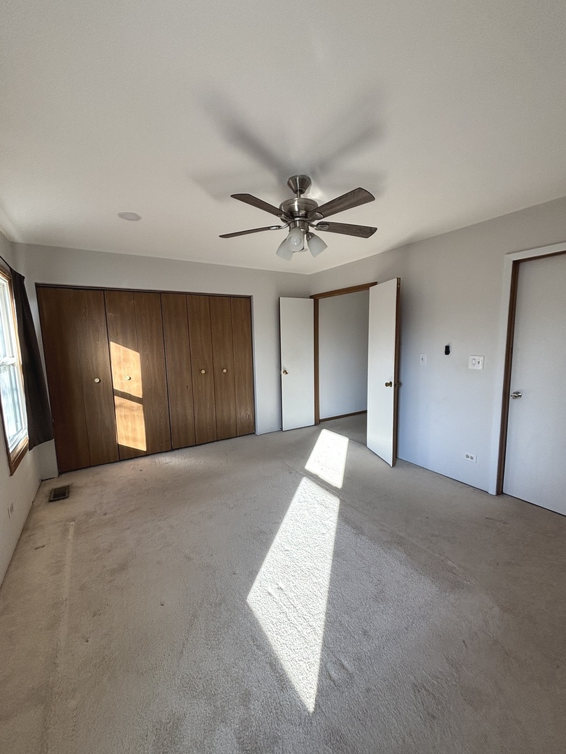 1122 Bradbury Circle Carol Stream IL 60188