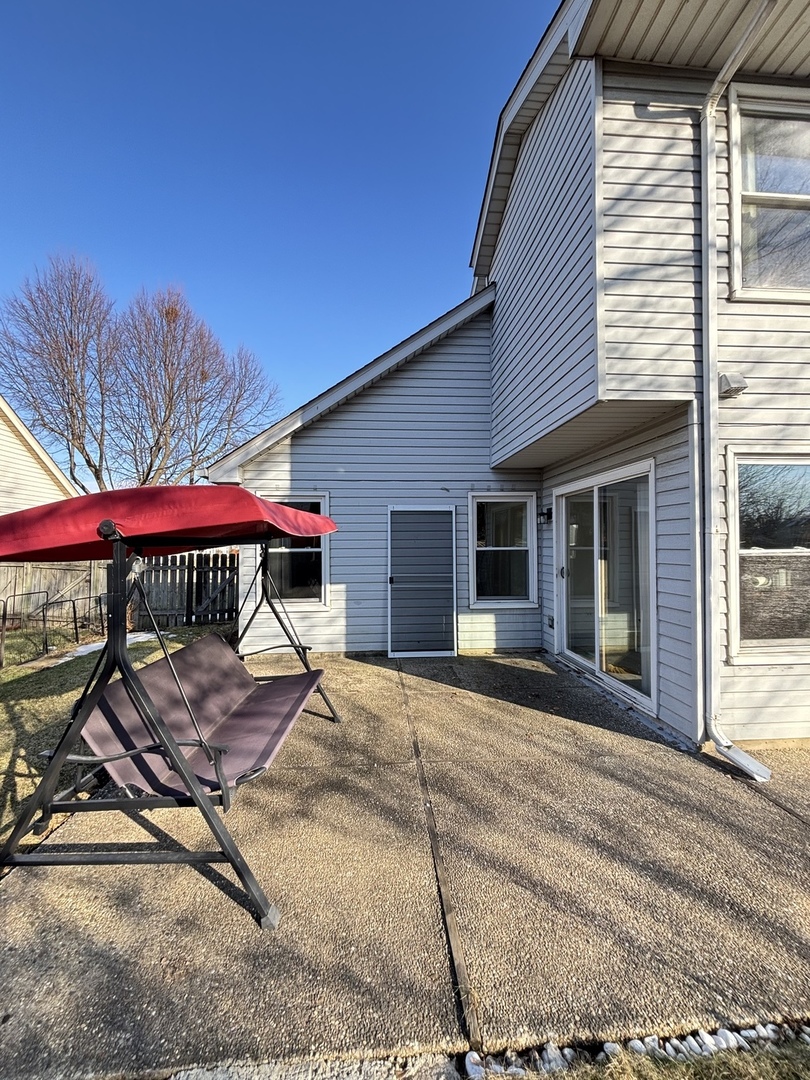 1122 Bradbury Circle Carol Stream IL 60188