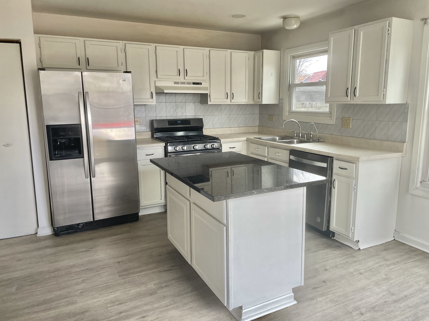 1122 Bradbury Circle Carol Stream IL 60188