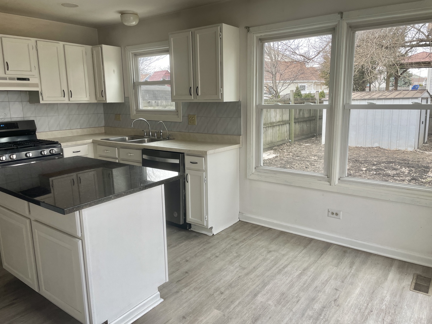 1122 Bradbury Circle Carol Stream IL 60188