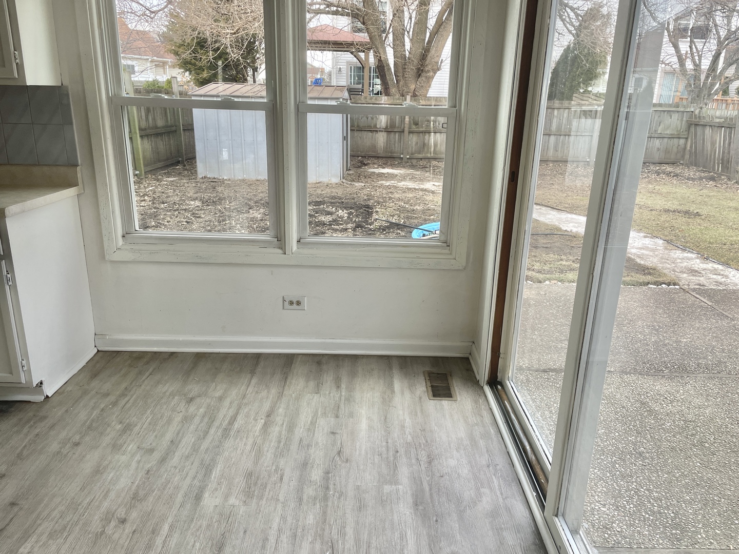 1122 Bradbury Circle Carol Stream IL 60188