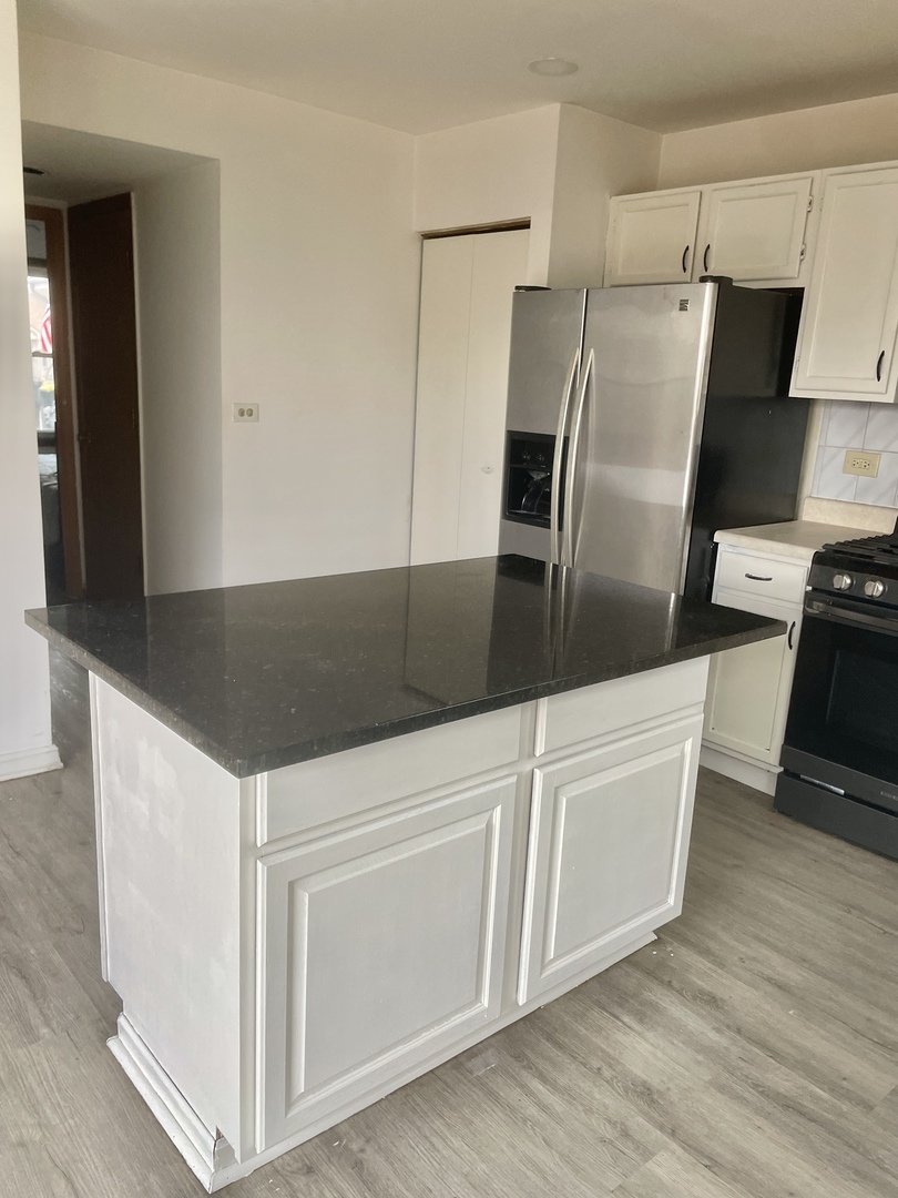 1122 Bradbury Circle Carol Stream IL 60188