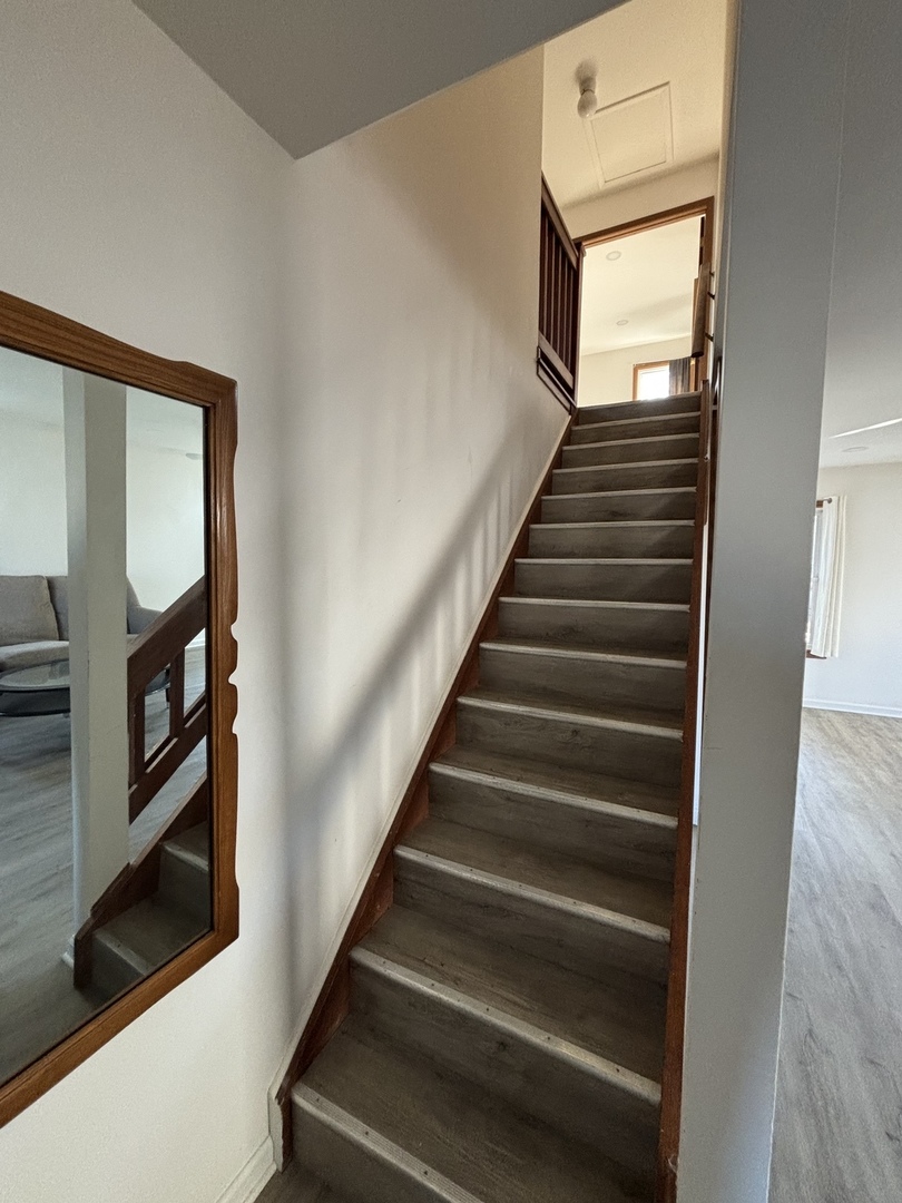 1122 Bradbury Circle Carol Stream IL 60188