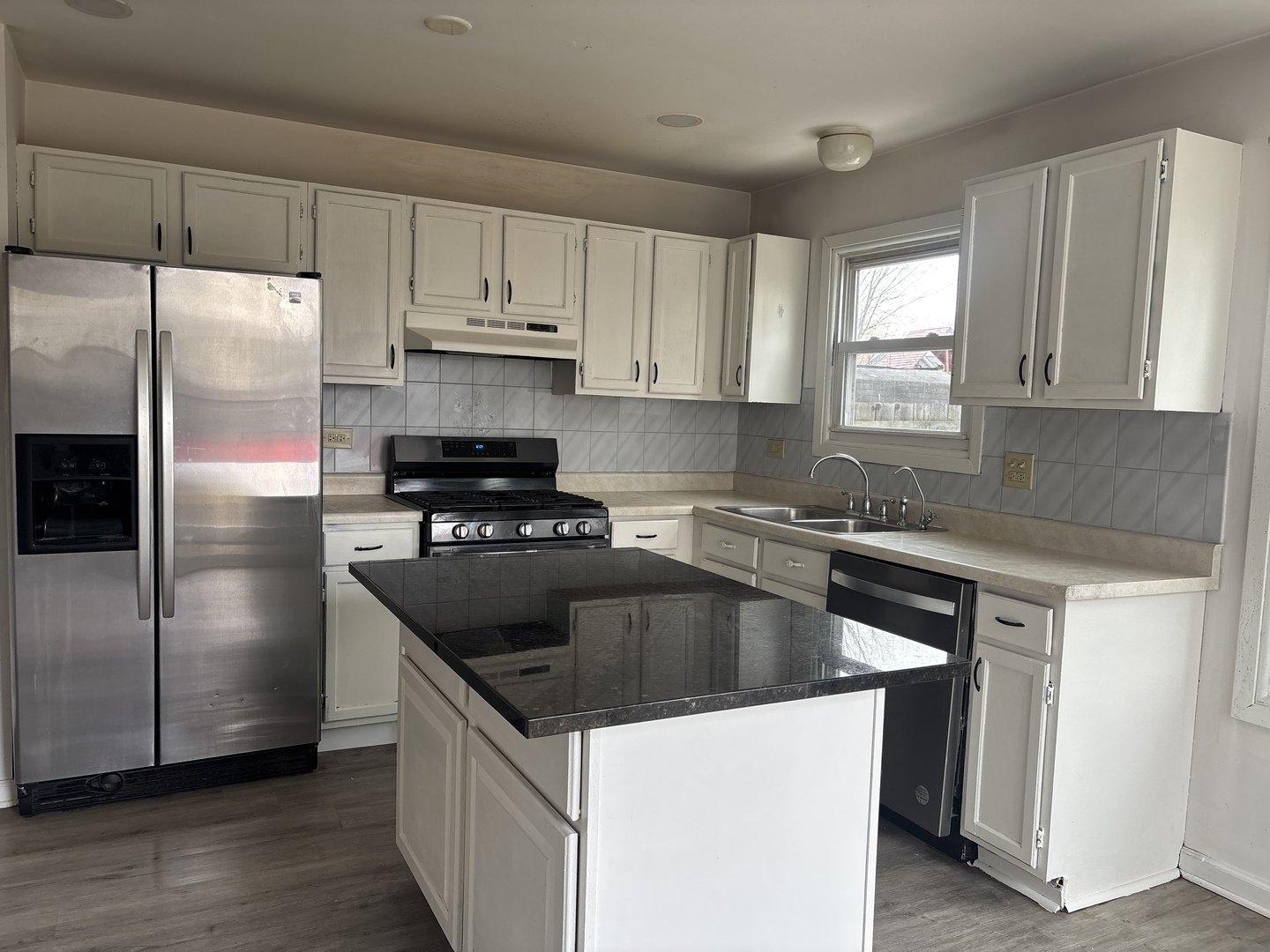 1122 Bradbury Circle Carol Stream IL 60188