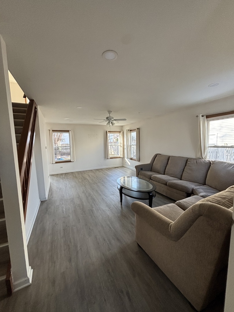 1122 Bradbury Circle Carol Stream IL 60188