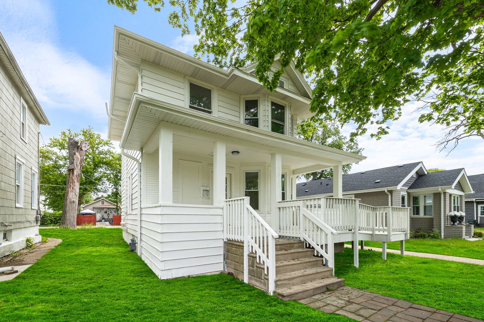 1817 Victoria Avenue North Chicago IL 60064