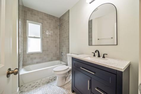 1817 Victoria Avenue North Chicago IL 60064