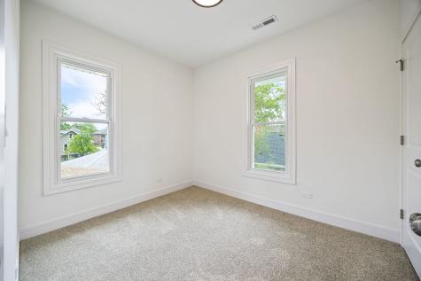 1817 Victoria Avenue North Chicago IL 60064