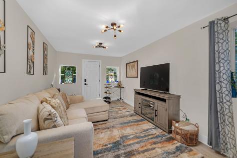 128 South Villa Avenue S Addison IL 60101