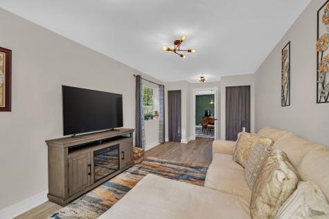 128 South Villa Avenue S Addison IL 60101