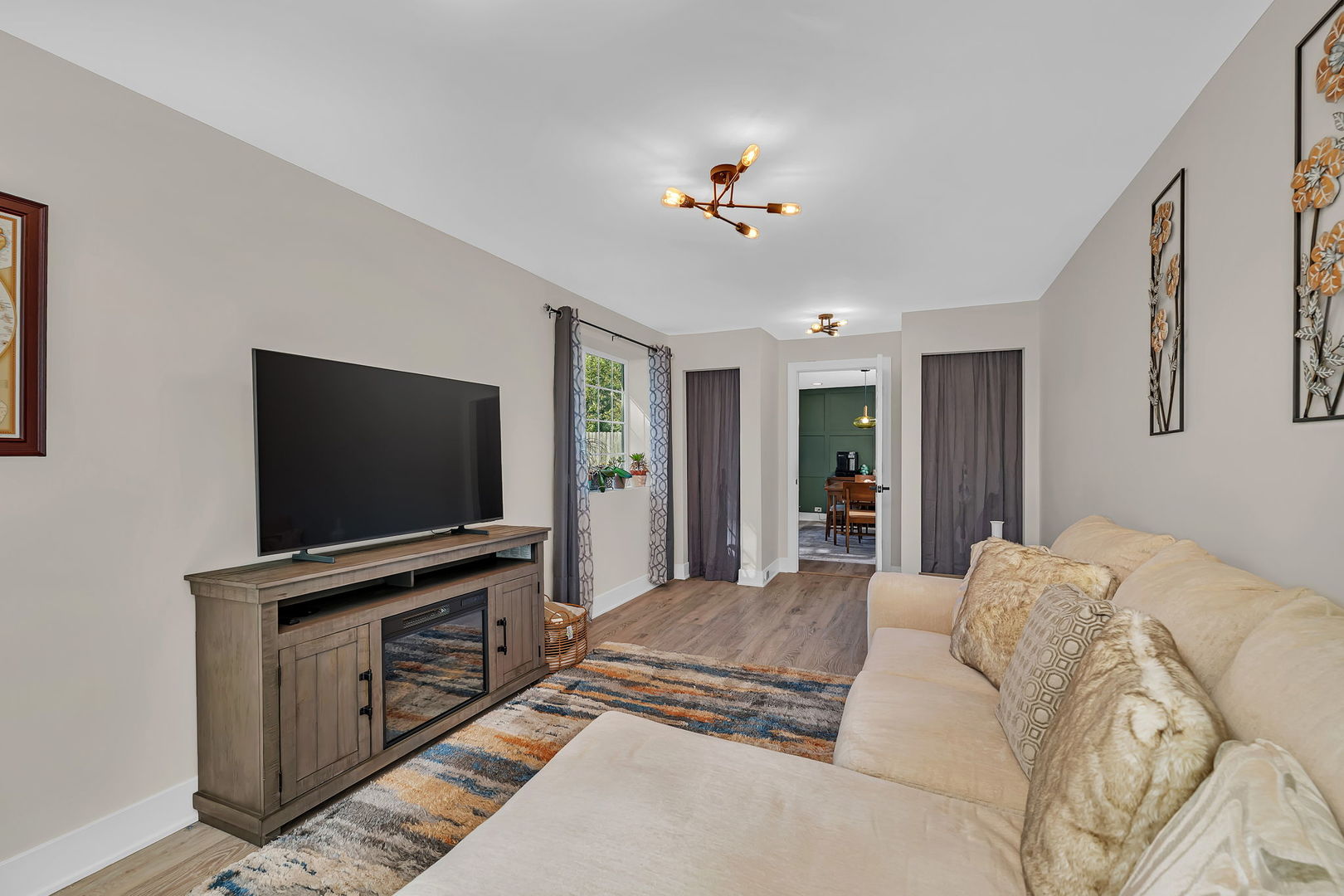 128 South Villa Avenue S Addison IL 60101