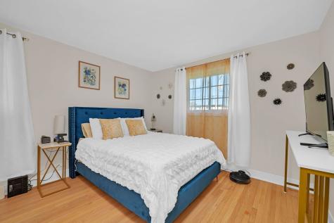 128 South Villa Avenue S Addison IL 60101