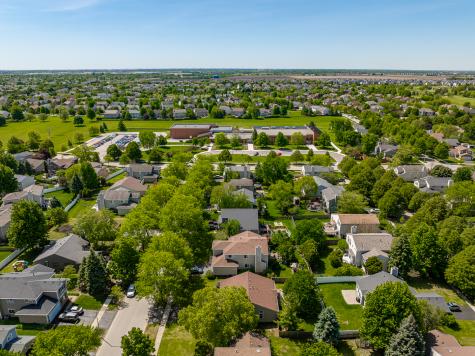 205 Woodlet Lane Bolingbrook IL 60490
