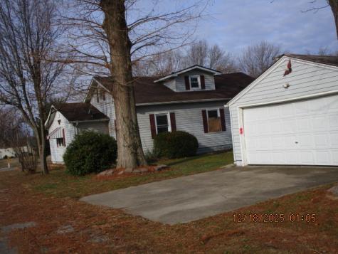 1102 Highland Street Benton IL 62812