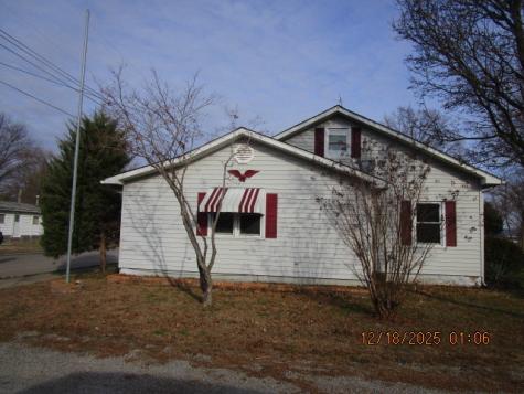 1102 Highland Street Benton IL 62812
