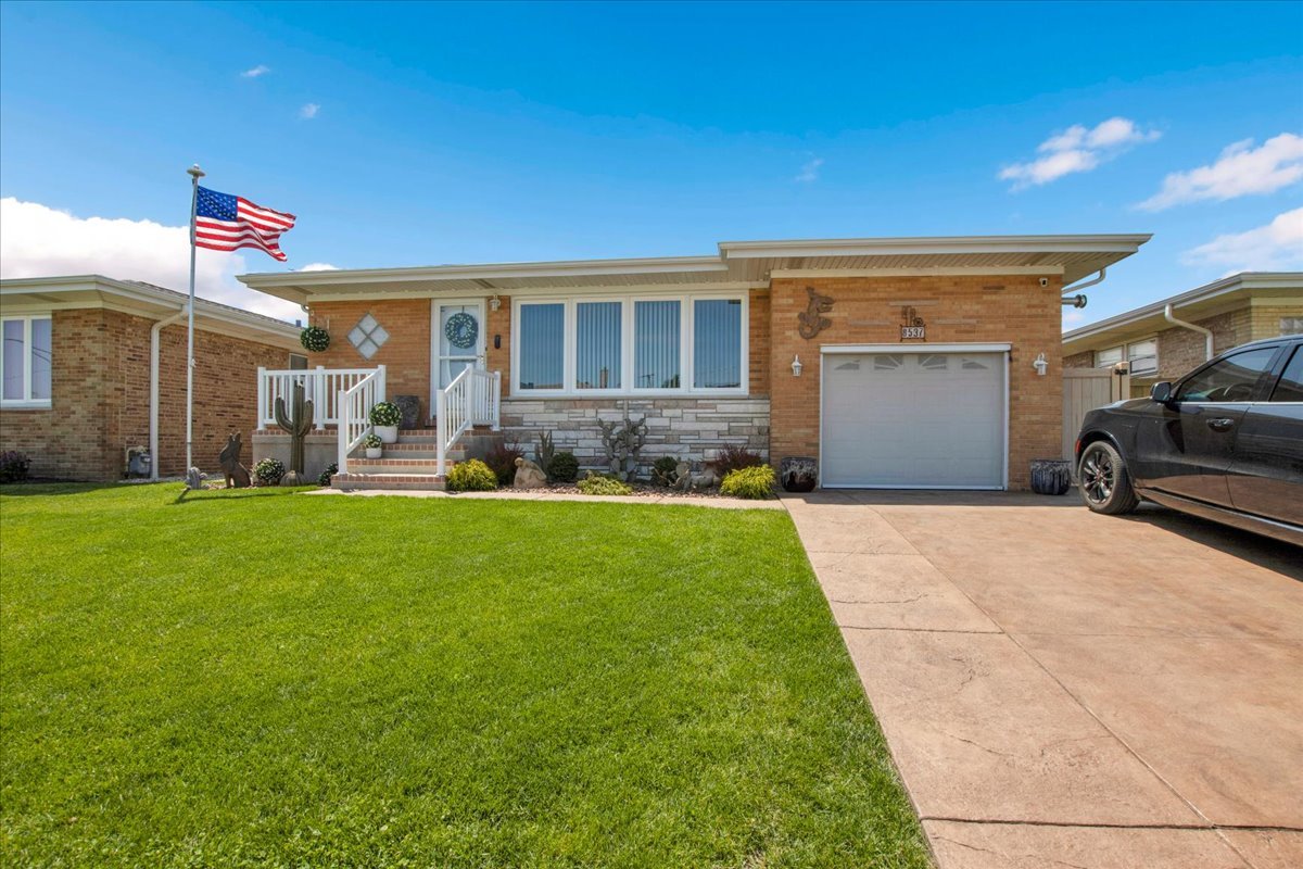 8537 West Winona Street Chicago IL 60656