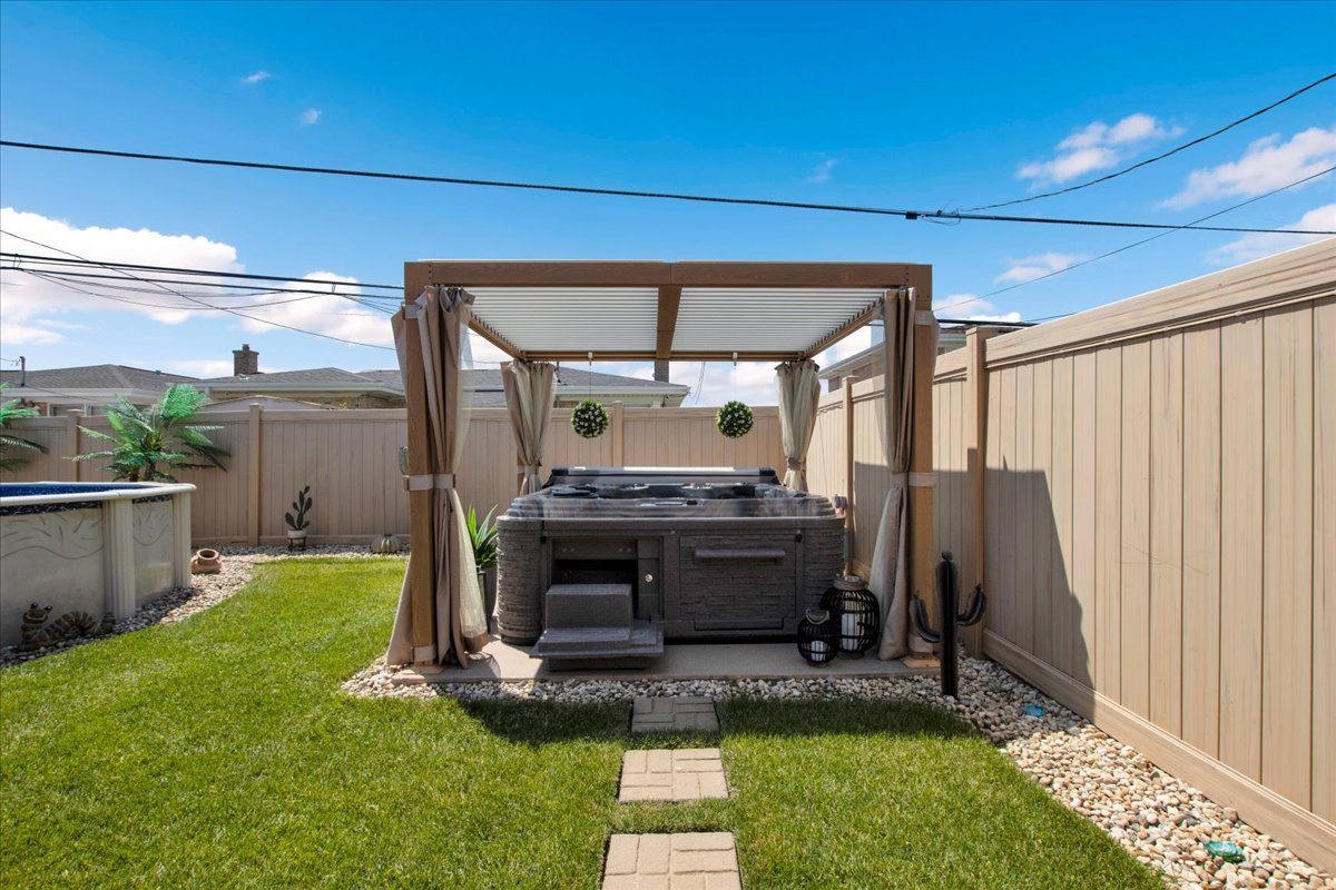 8537 West Winona Street Chicago IL 60656