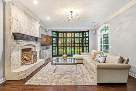 1110 Fox Glen Drive St. Charles IL 60174