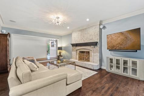 1110 Fox Glen Drive St. Charles IL 60174