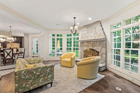 1110 Fox Glen Drive St. Charles IL 60174