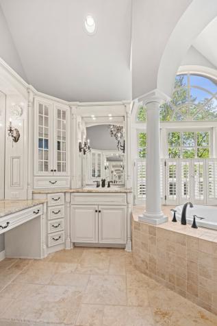 1110 Fox Glen Drive St. Charles IL 60174