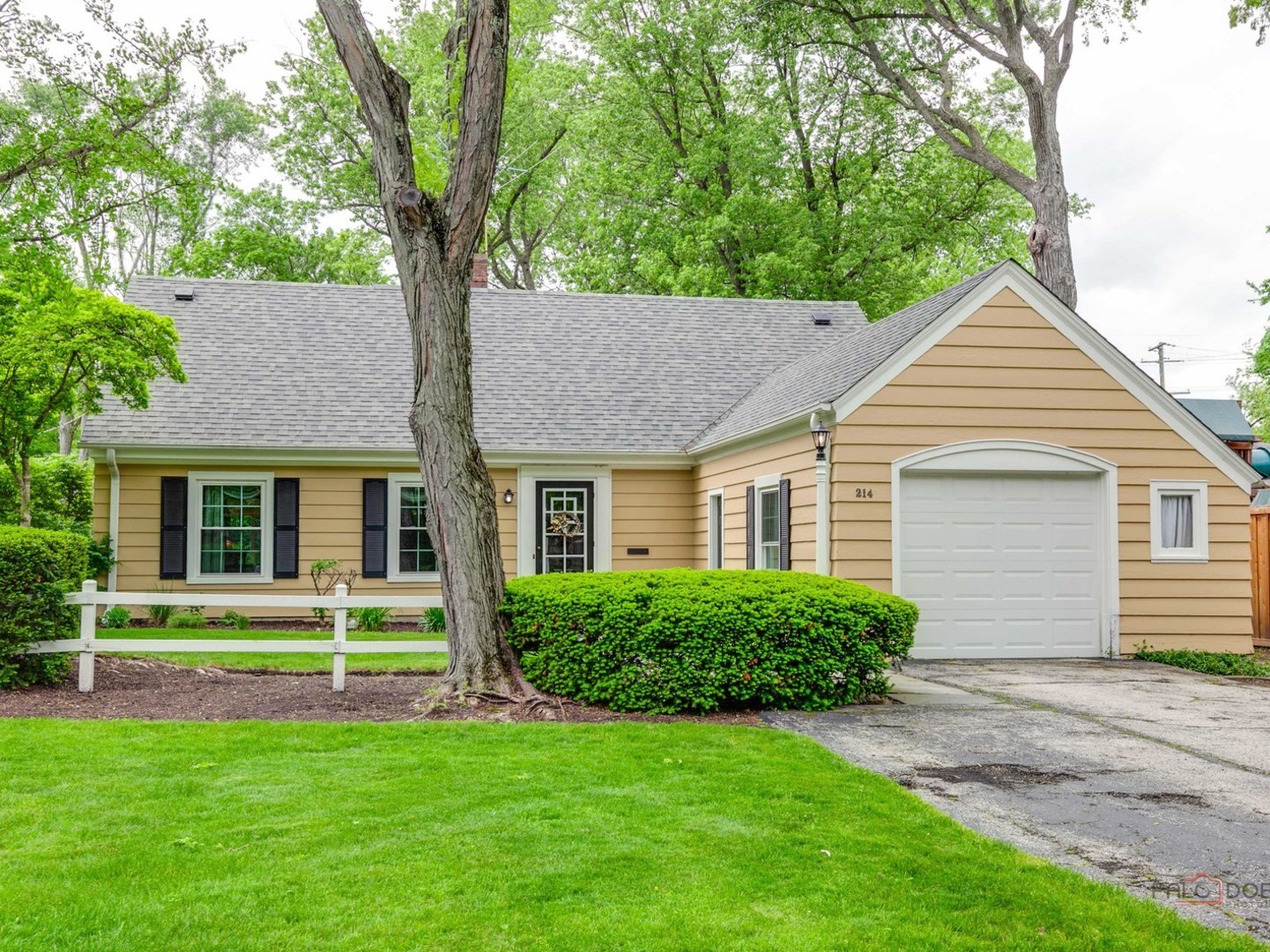 214 Washington Circle Lake Forest IL 60045