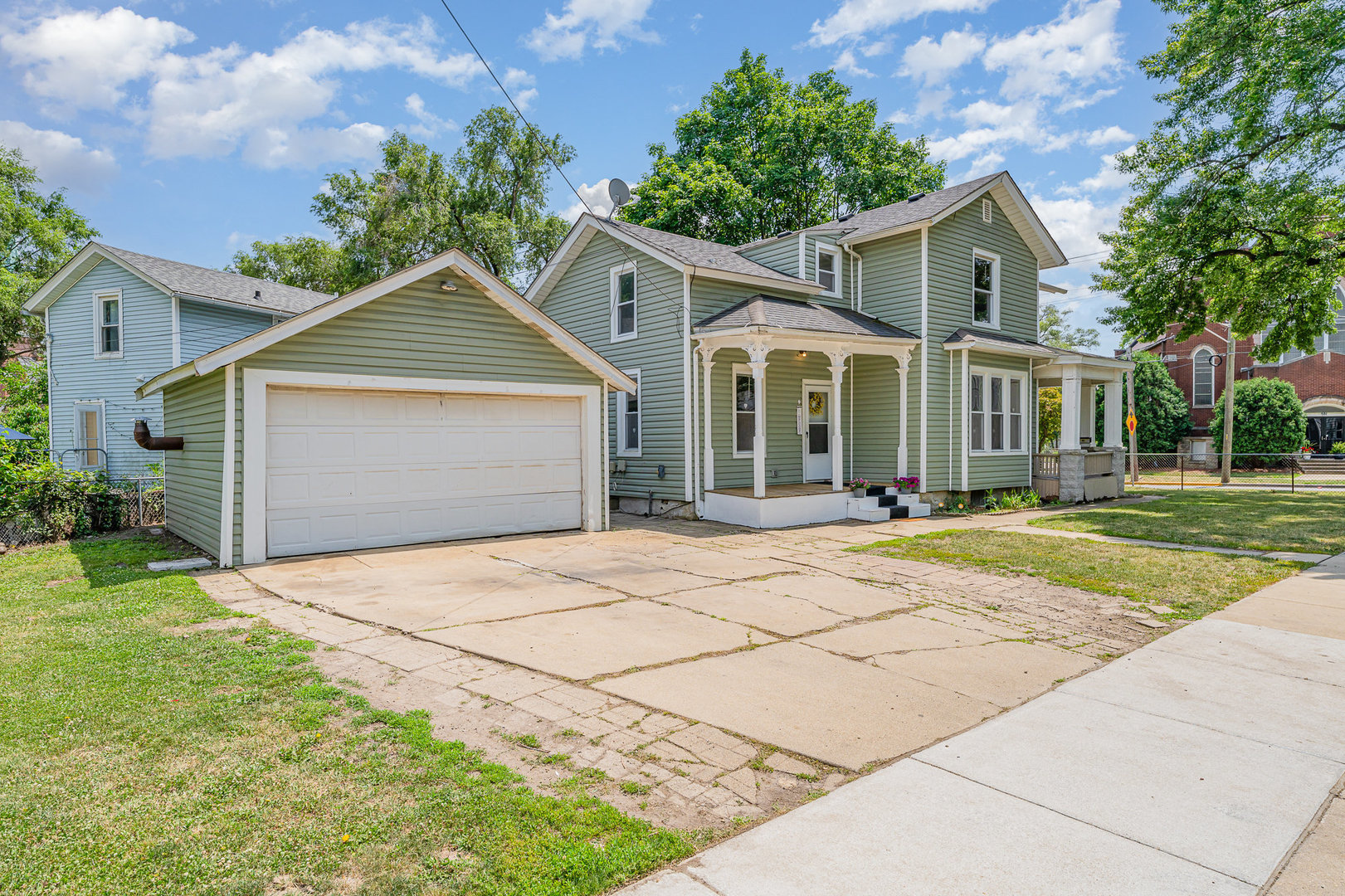 528 East Benton Street Aurora IL 60505
