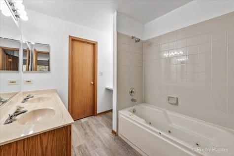 16 Brian Court Algonquin IL 60102