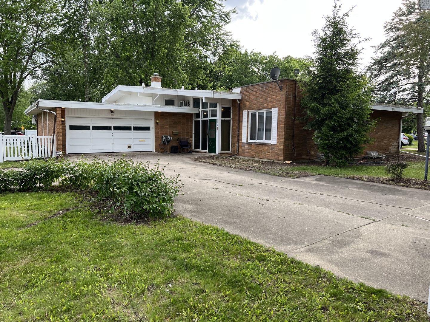 616 Seneca Drive Aurora IL 60506