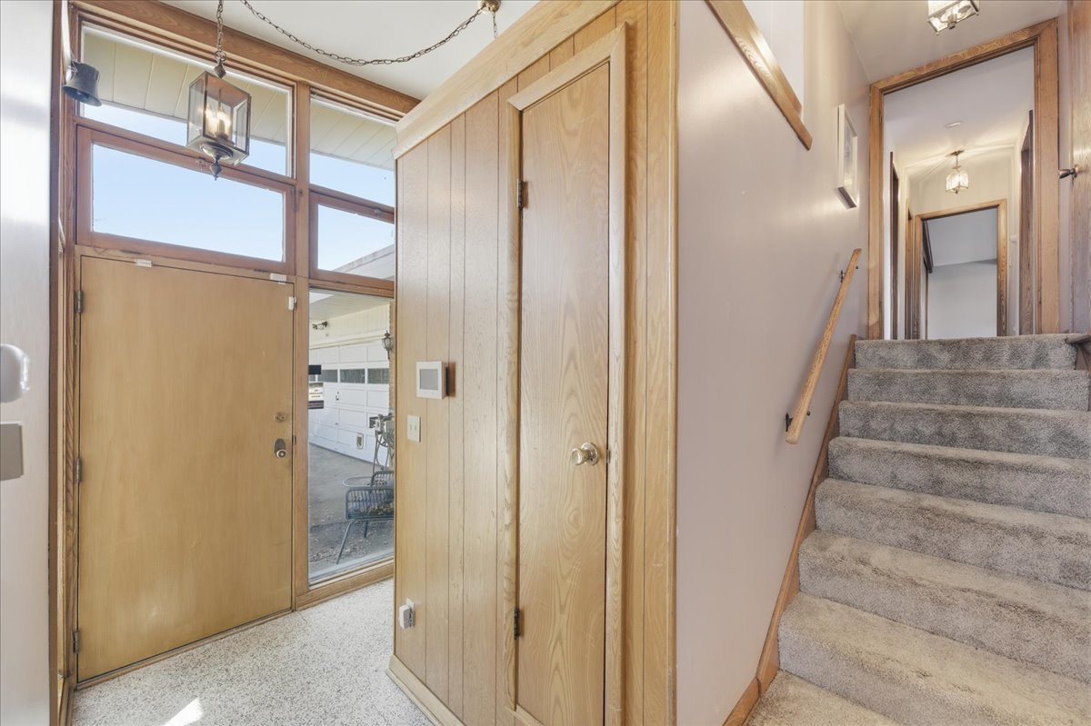 616 Seneca Drive Aurora IL 60506