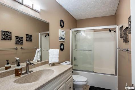 411 Prince Lane Herrin IL 62948