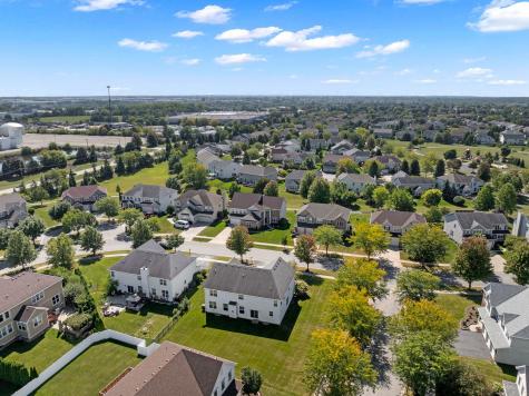 1916 Blue Heron Circle Bartlett IL 60103