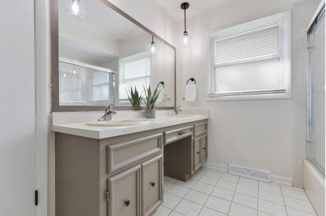 1827 West Sherry Lane Addison IL 60101