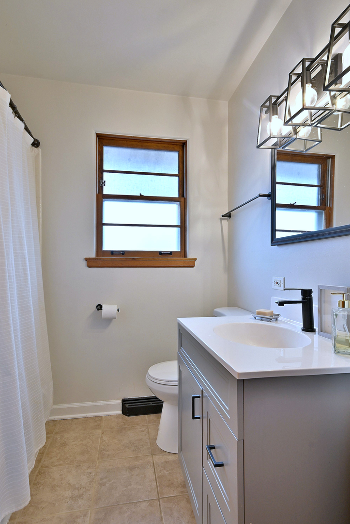 465 West Verret Street Elmhurst IL 60126