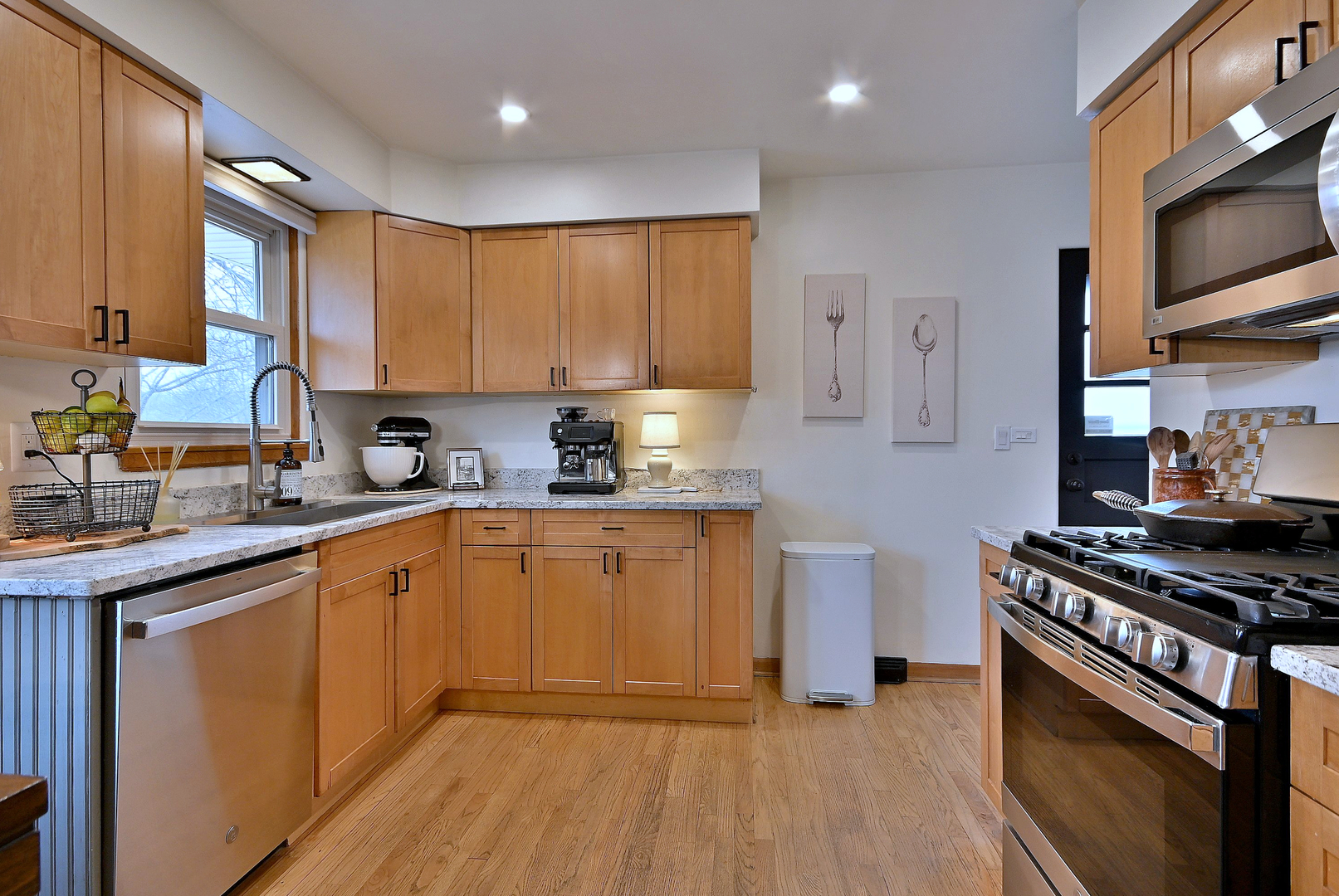 465 West Verret Street Elmhurst IL 60126