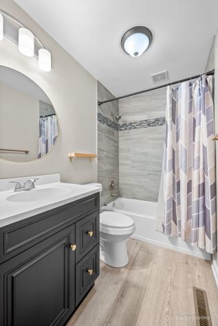 2408 West Fairview Lane Mchenry IL 60051