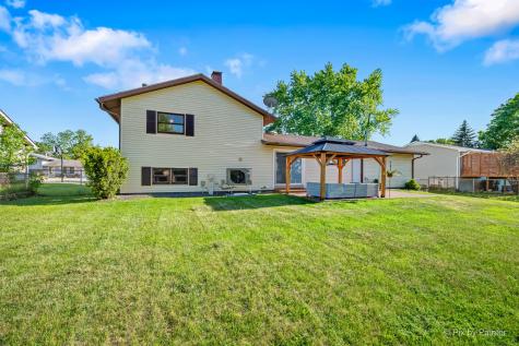 2408 West Fairview Lane Mchenry IL 60051