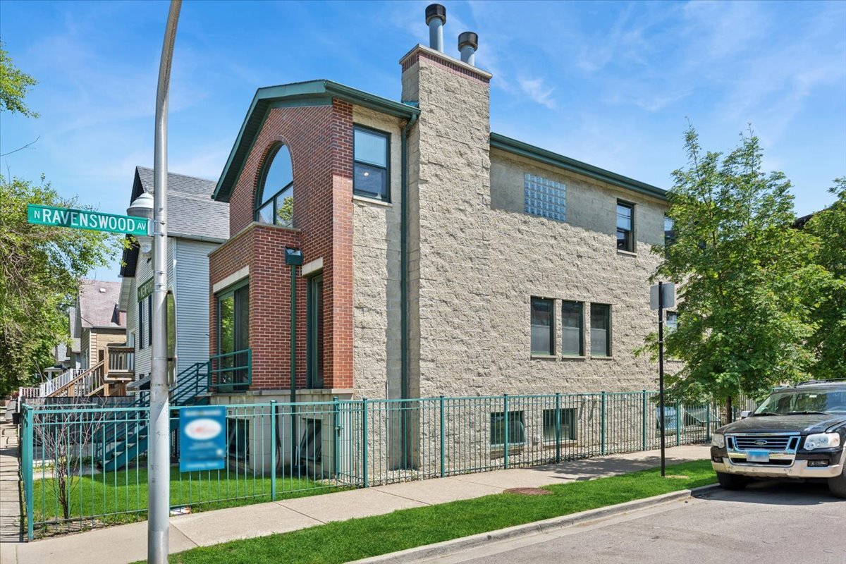 1757 West Newport Avenue Chicago IL 60657