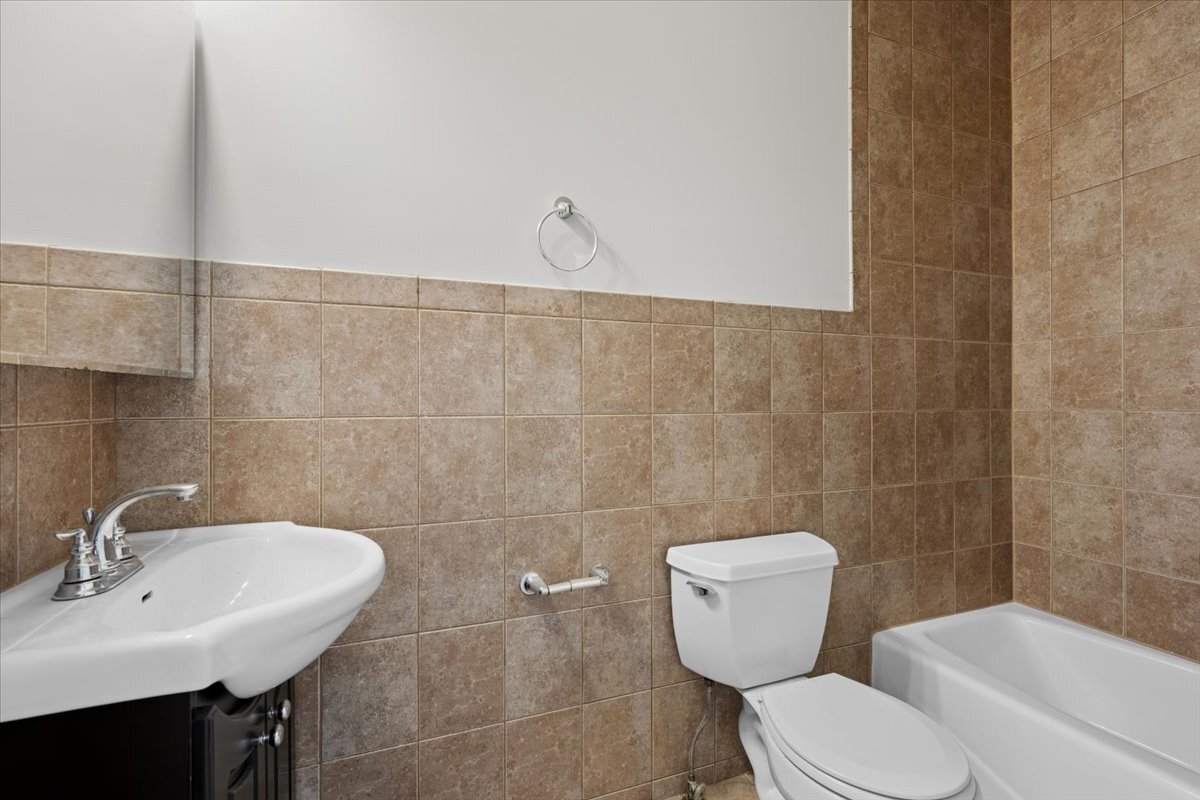 1757 West Newport Avenue Chicago IL 60657