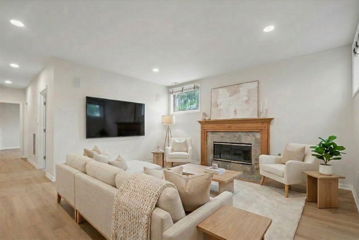 1757 West Newport Avenue Chicago IL 60657