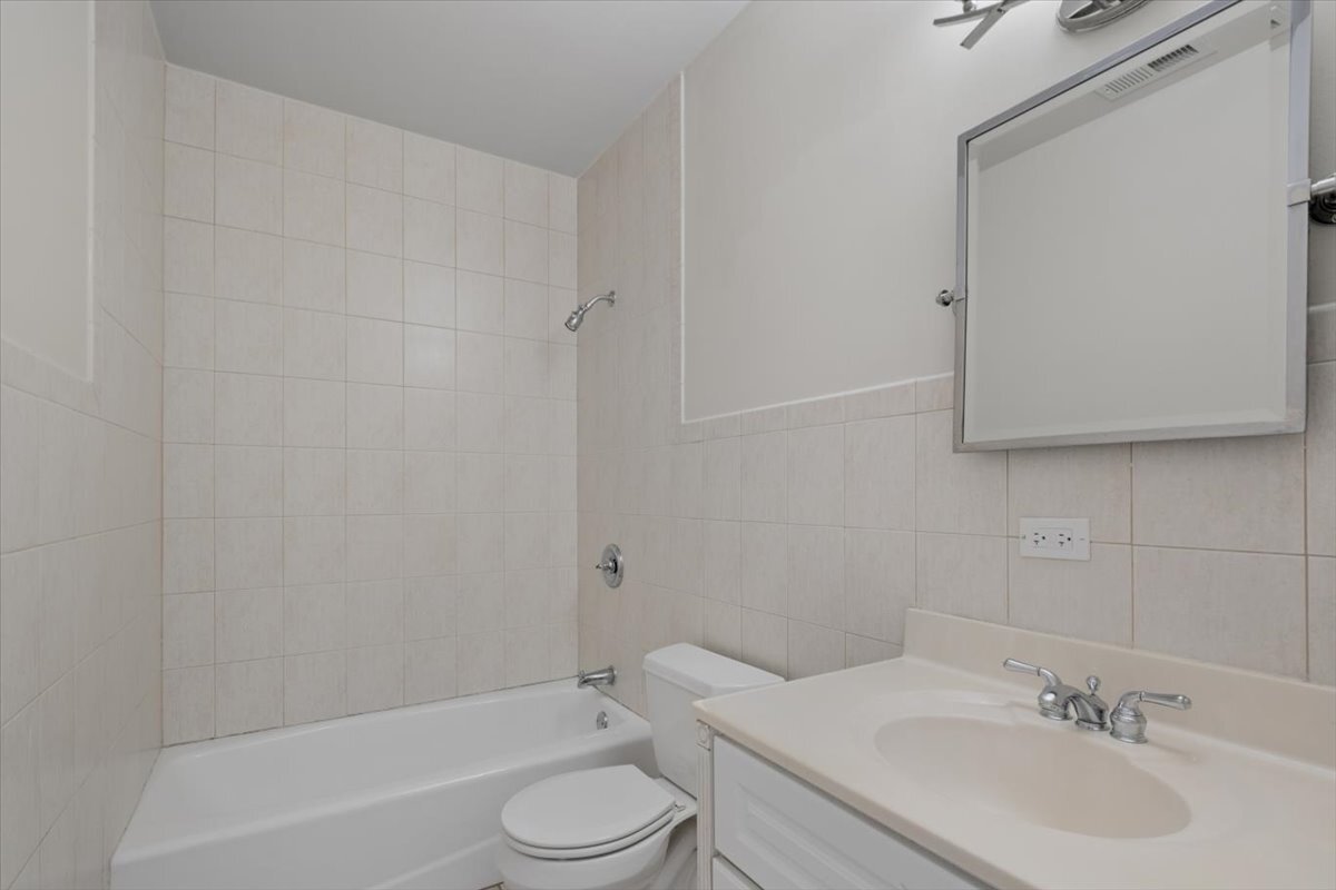 1757 West Newport Avenue Chicago IL 60657