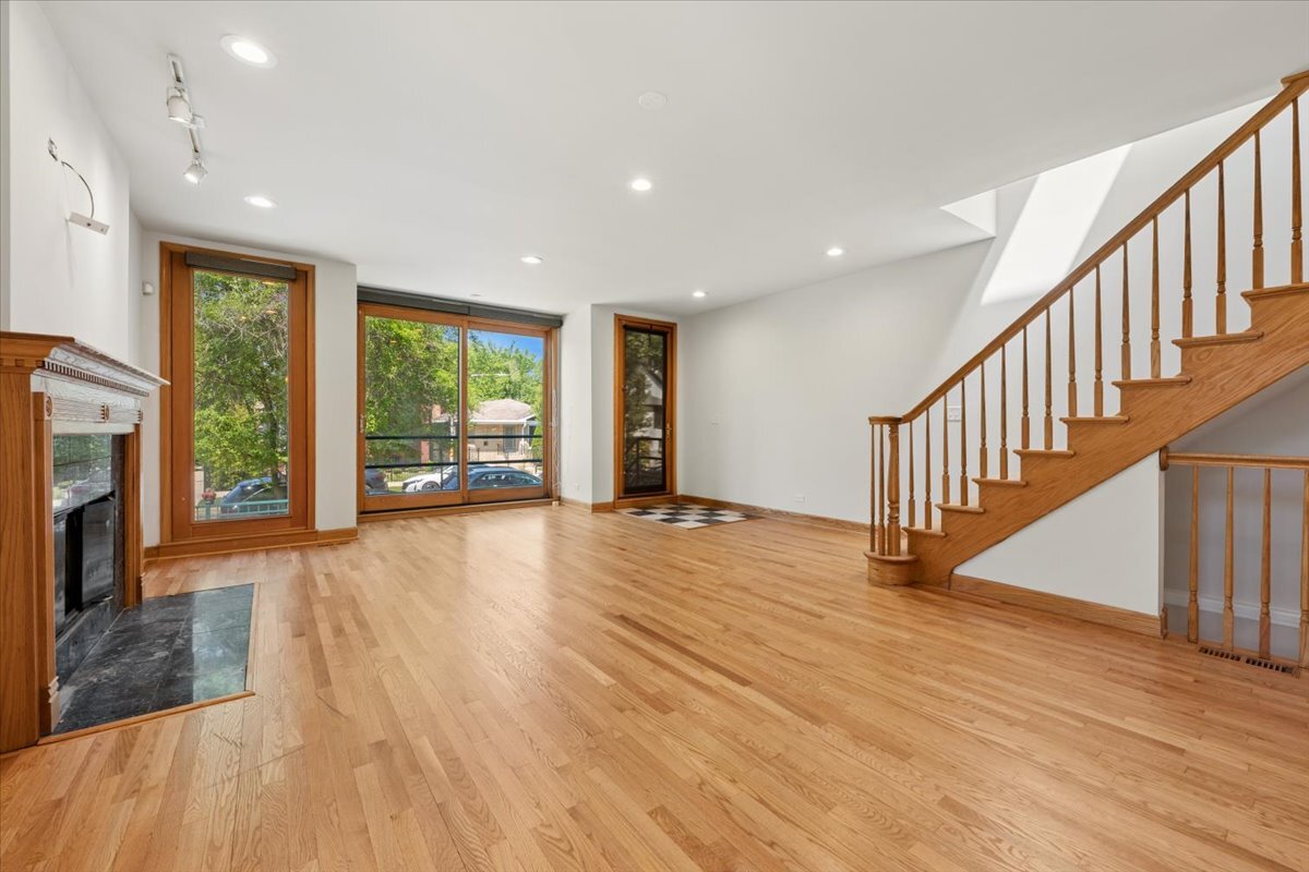 1757 West Newport Avenue Chicago IL 60657