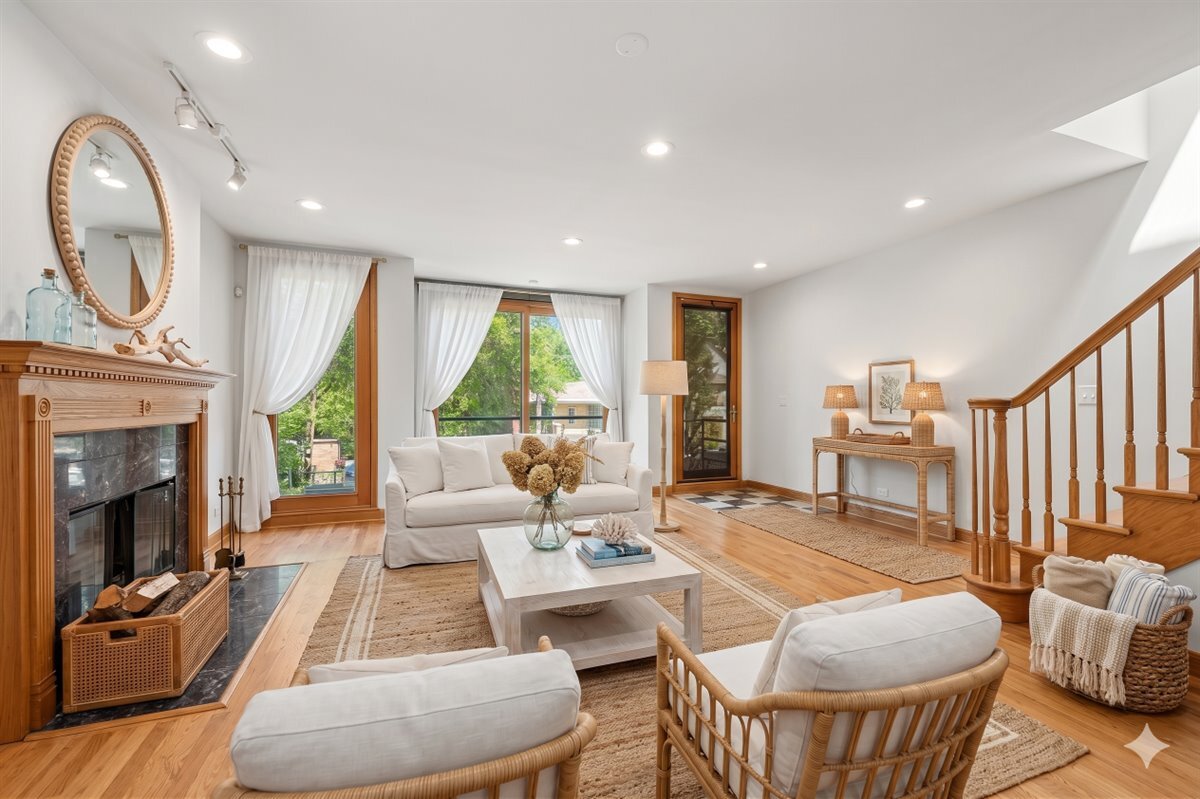 1757 West Newport Avenue Chicago IL 60657